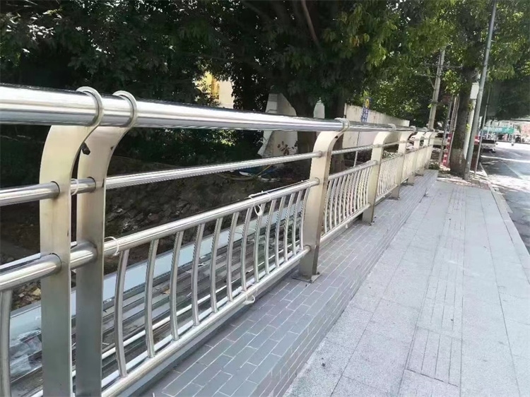 橋梁護欄