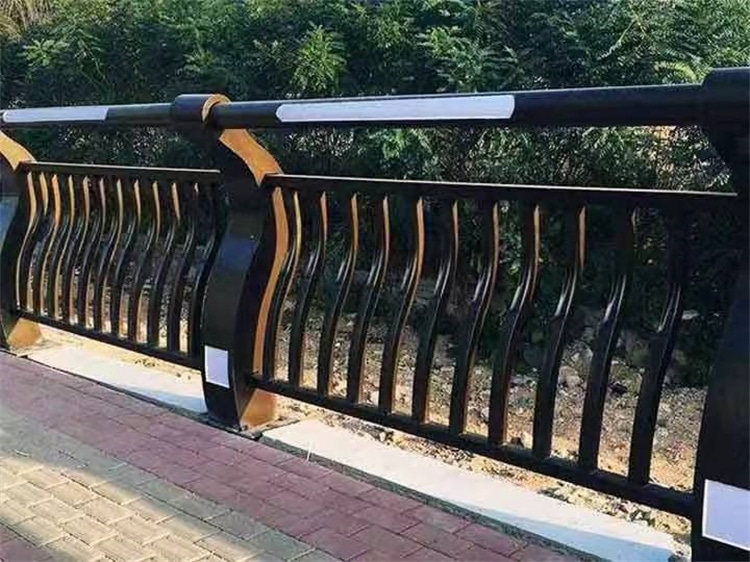 橋梁護欄?市場成交一般