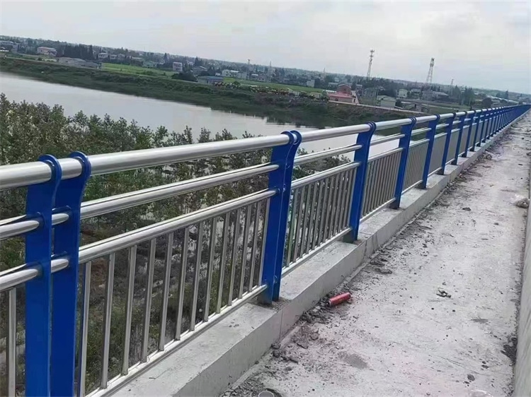 河道護欄