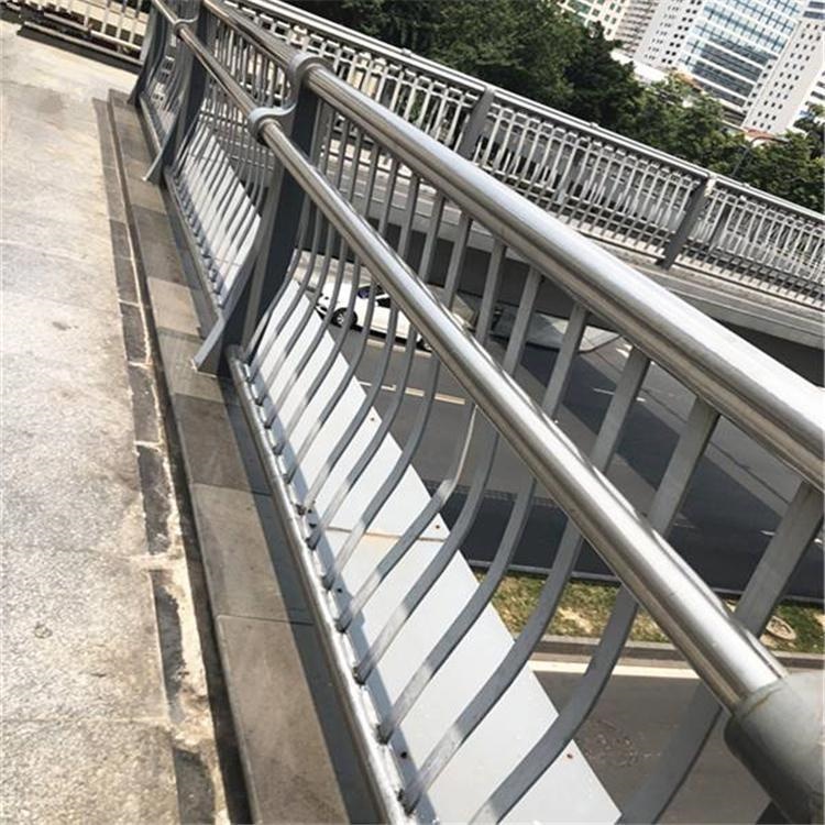 不銹鋼復(fù)合管護(hù)欄